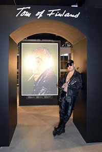 A guide acting as Touko Laaksonen (Tom of Finland)